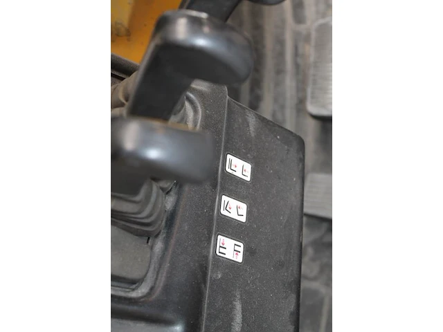 Heftruck yale erp25alf met laadstation jungheinrich. side-shift. tweedelige mast. bouwjaar 2005. hefhoogte ... - afbeelding 6 van  8