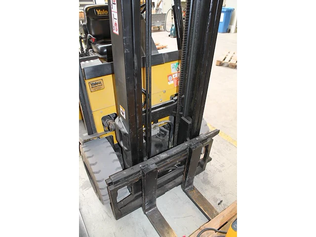Heftruck yale erp25alf met laadstation jungheinrich. side-shift. tweedelige mast. bouwjaar 2005. hefhoogte ... - afbeelding 7 van  8