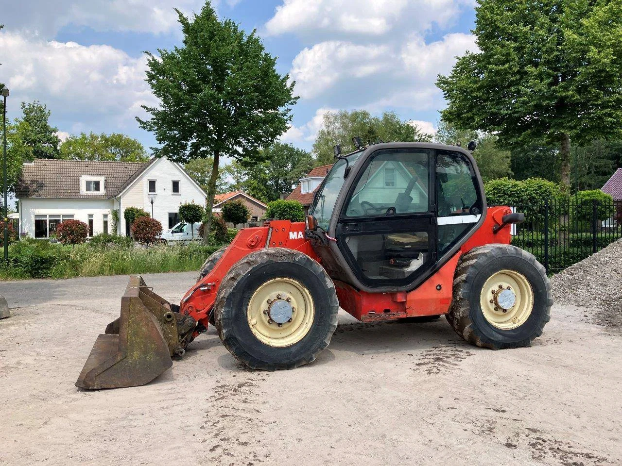 Heftrucks - graafmachines - wielladers - hoogwerkers - machines