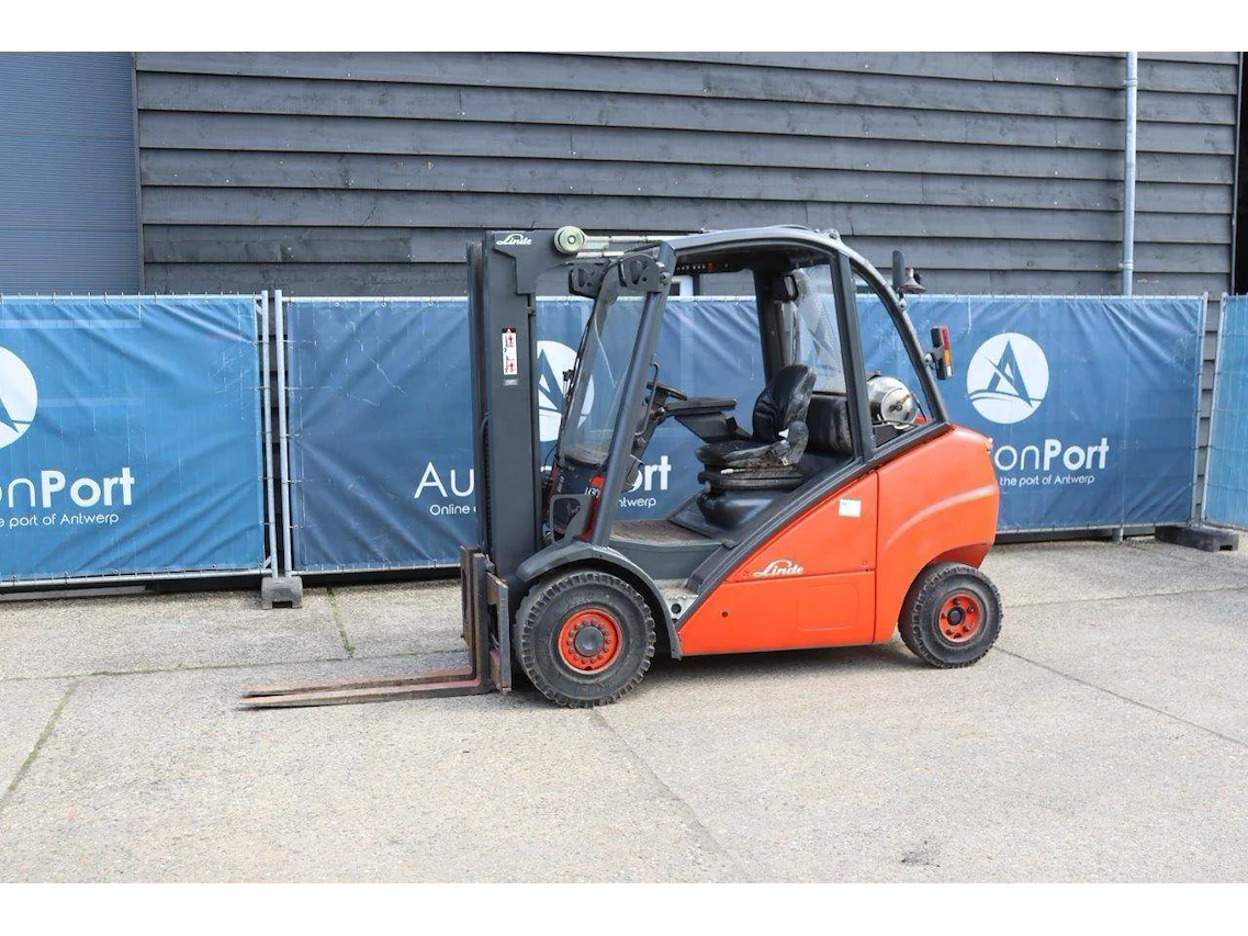 Heftrucks - hoogwerkers - stapelaars - palletwagens - compressoren