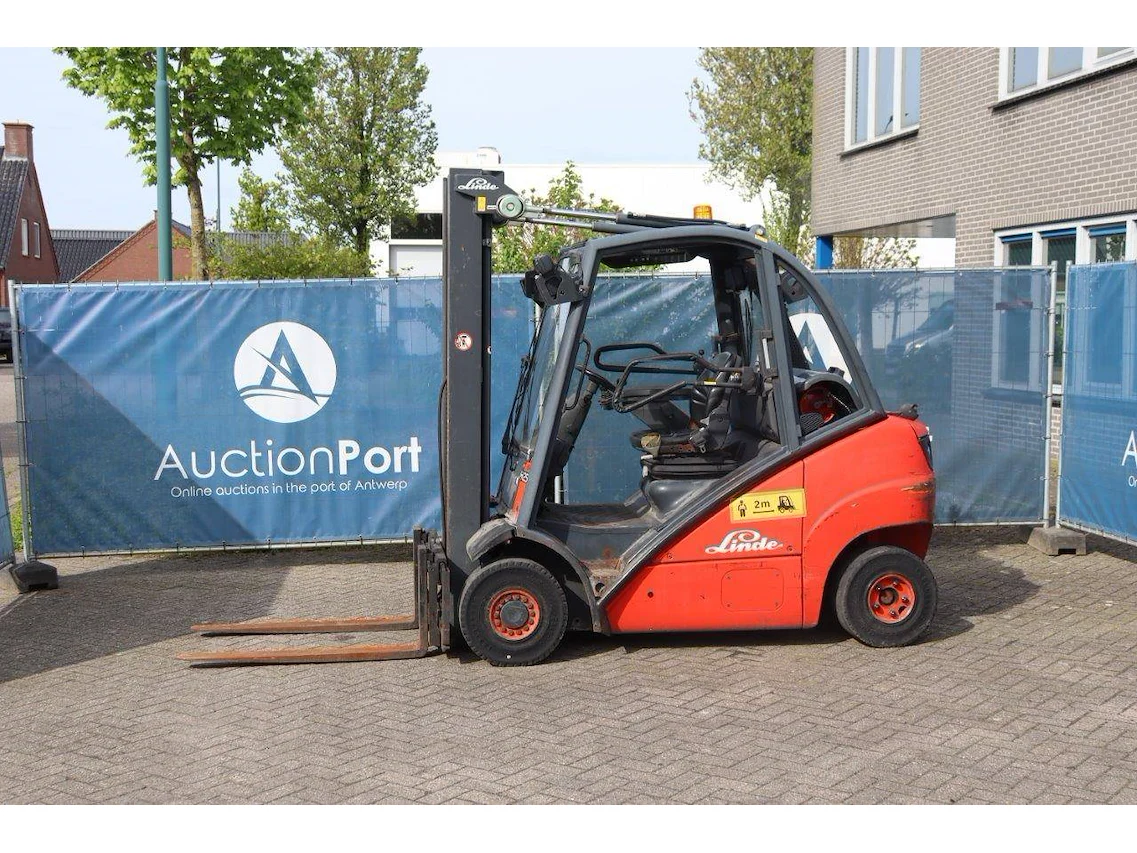 Heftrucks - stapelaars - reachtrucks - materiaal