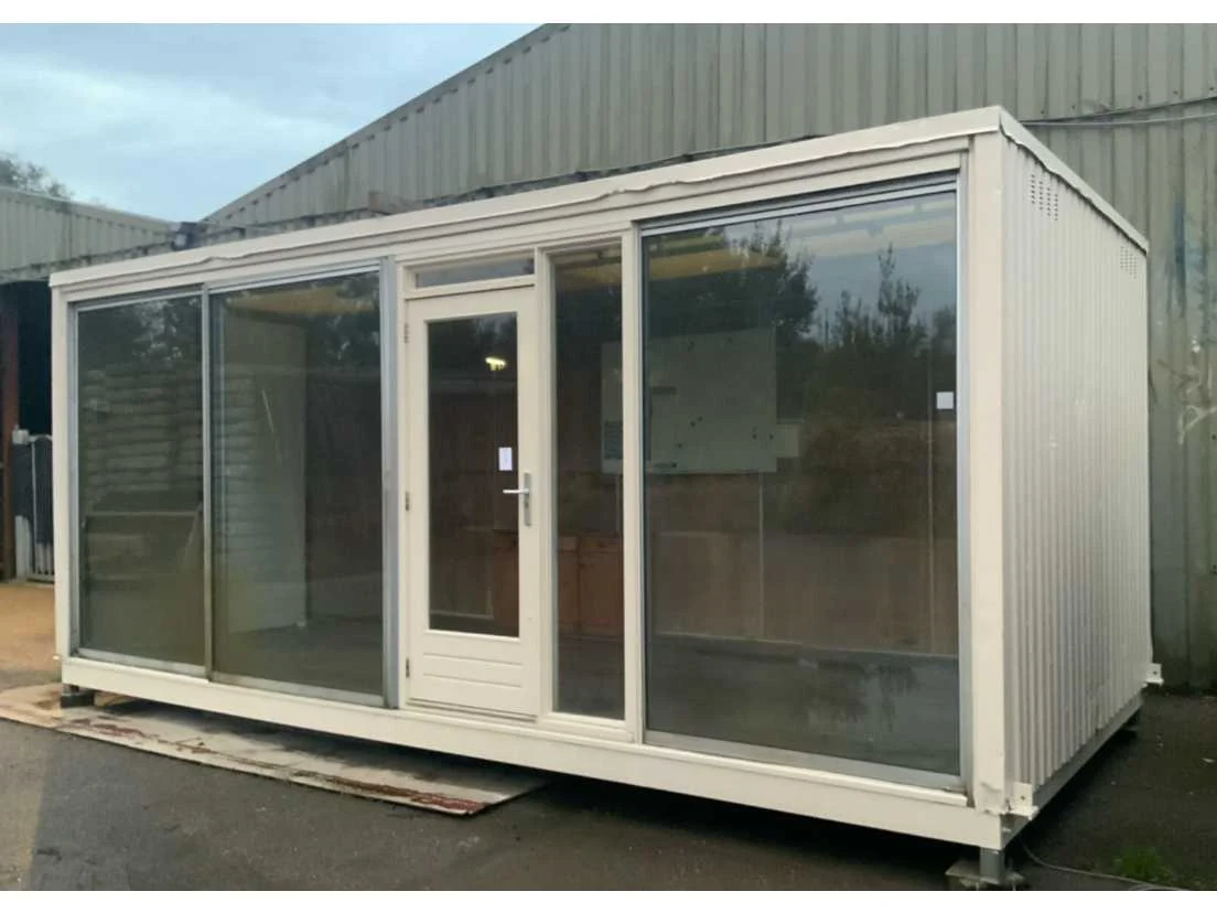 Heftrucks, containers en units, aanhangwagens, bouwmachines-en materialen en diverse restpartijen