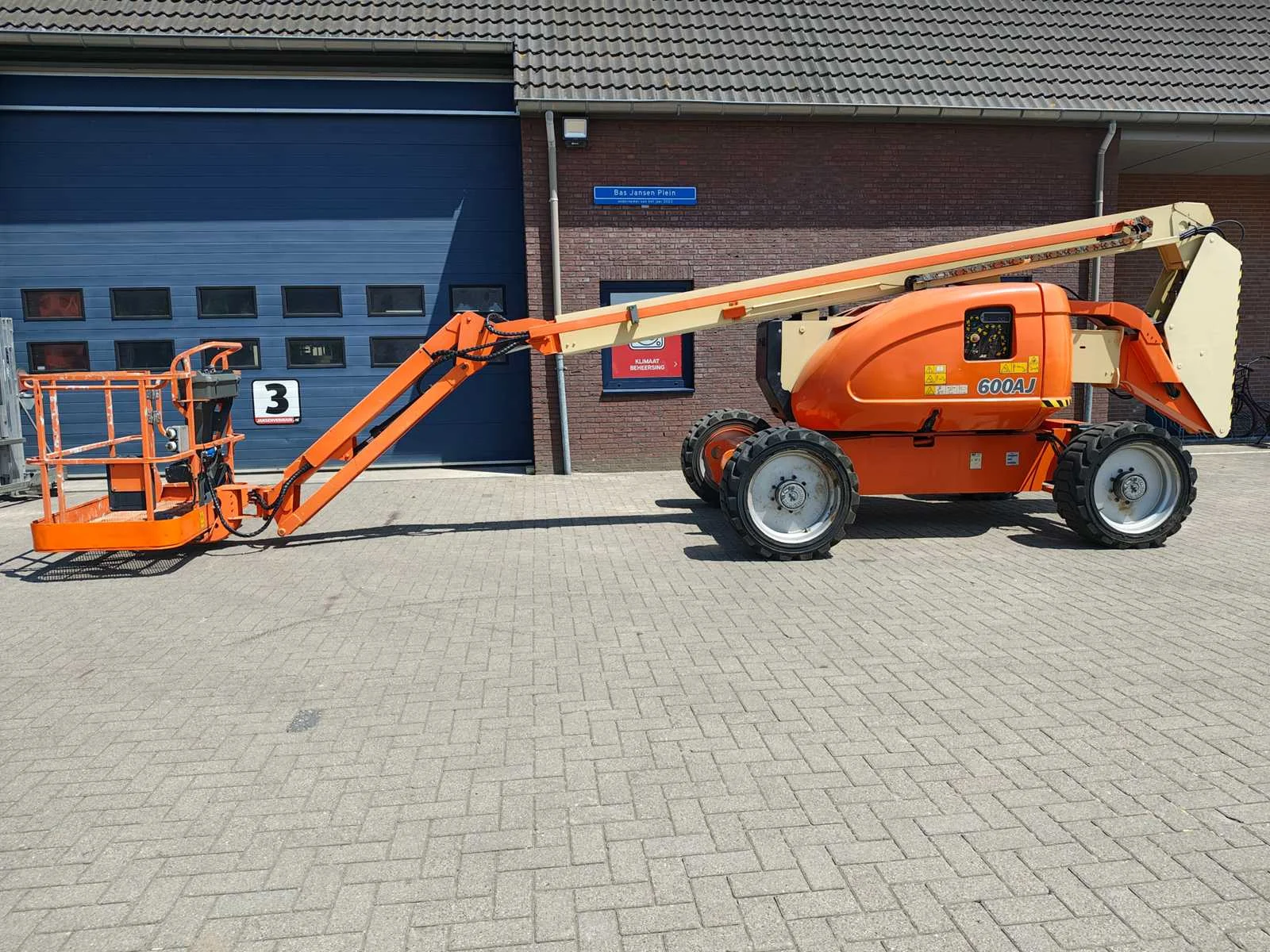 Heftrucks, generatoren, gereedschappen en bouwmaterialen