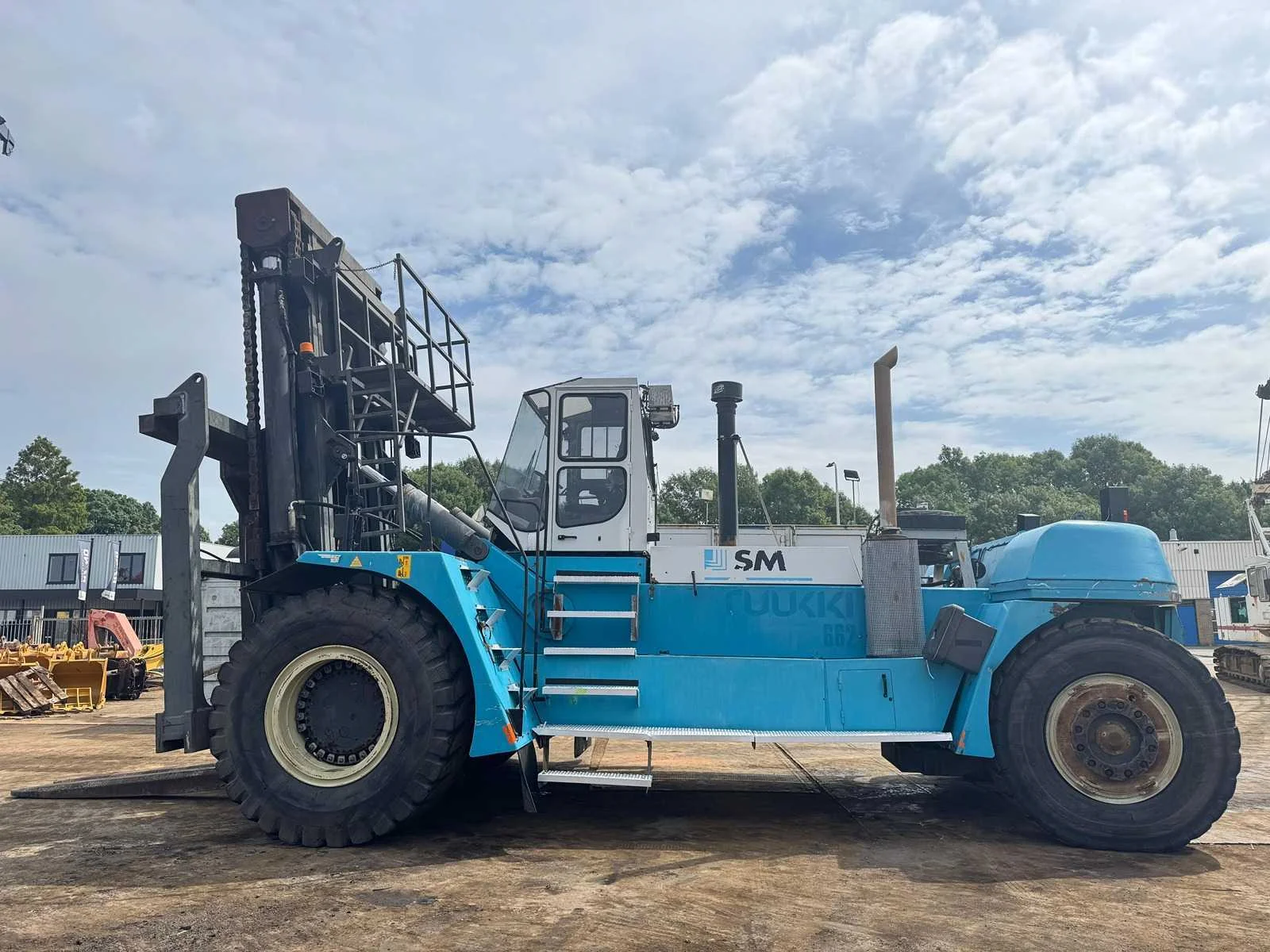 Heftrucks , hoogwerkers en gereedschappen