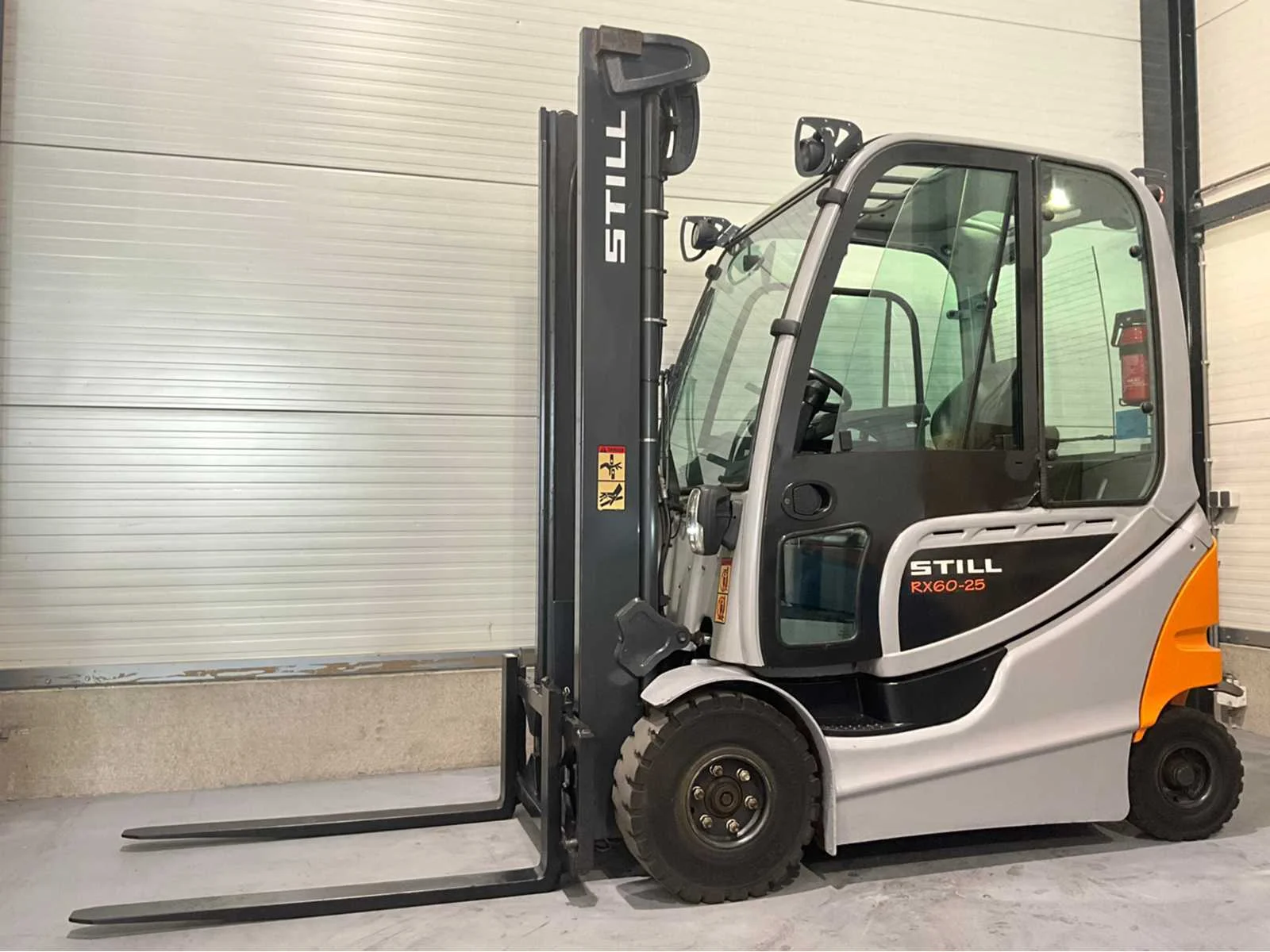 Heftrucks , hoogwerkers , en gereedschappen