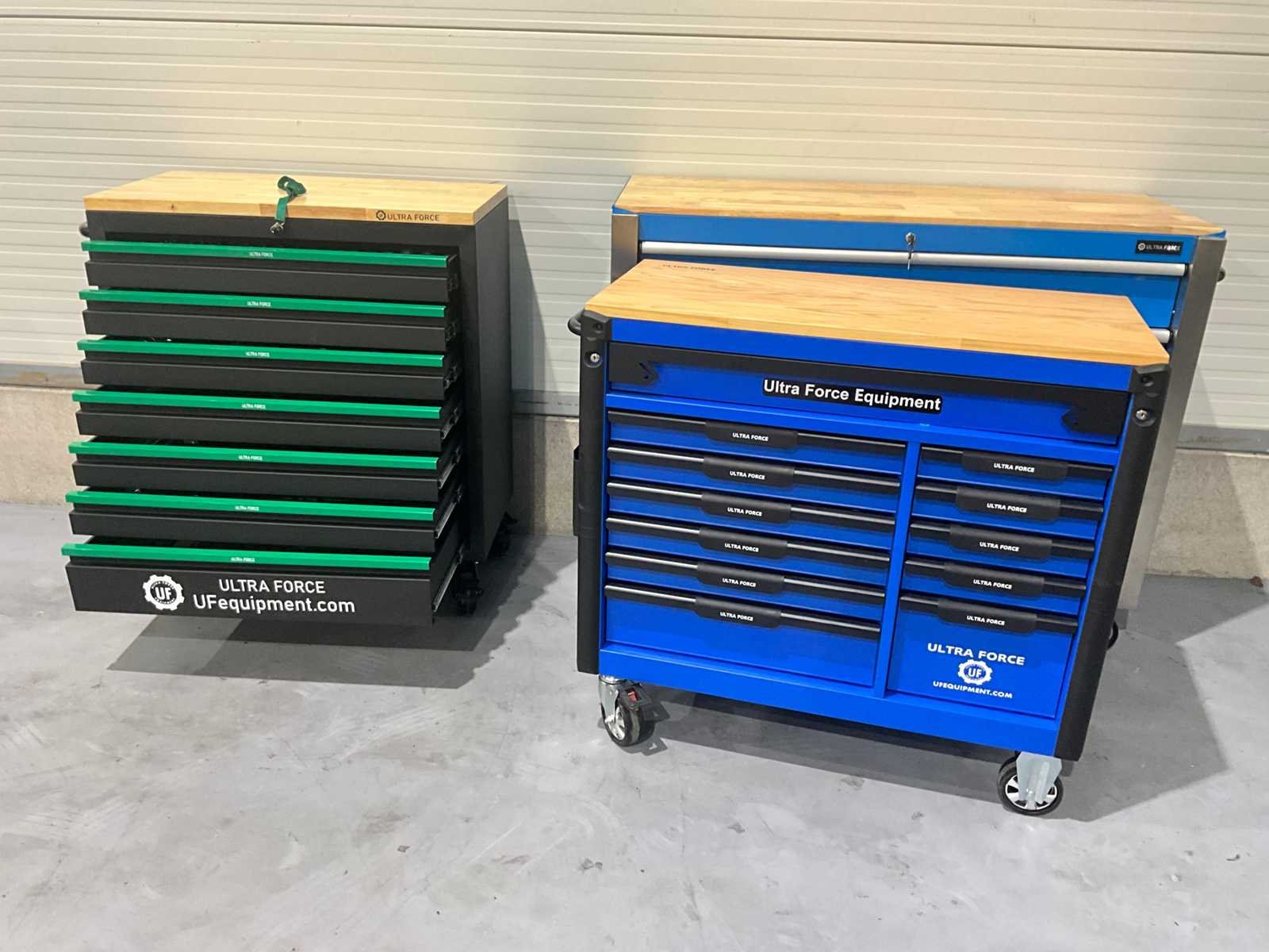 Heftrucks , hoogwerkers , en gereedschappen