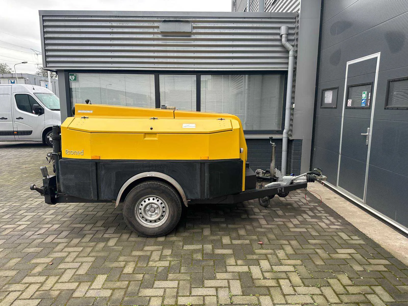 Heftrucks, rioolmachines, grondverzetmachines, transport en ex-rental