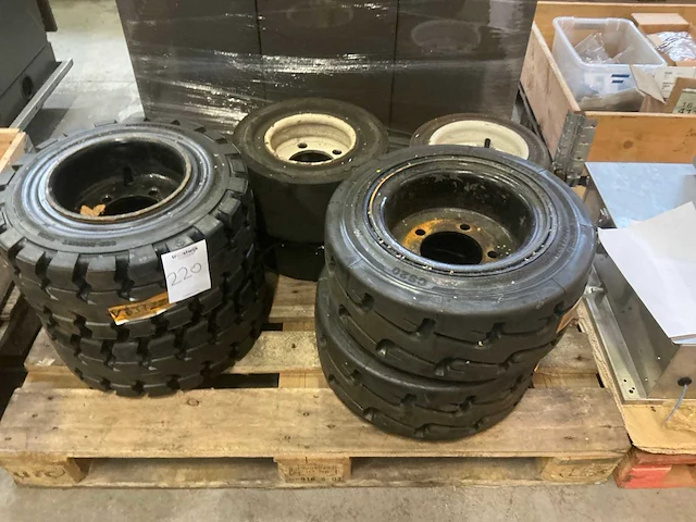 Heftruckwiel (8x) - afbeelding 1 van  11