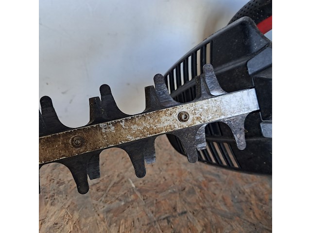 Heggenschaar - 65cm - 230v bosch, ahs 65-34, bouwjaar 2019 - afbeelding 4 van  5