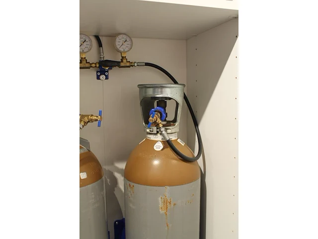 Heliumballon opblaasset bestaande uit workstation countertop inflator conwin duplicator 2 inflator, manomet... - afbeelding 4 van  4