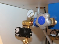 Heliumballon opblaasset bestaande uit workstation countertop inflator conwin duplicator 2 inflator, manomet... - afbeelding 2 van  3