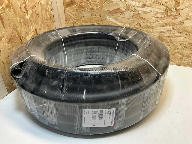 Hellermann tyton helaguard beschermslang met vloeistofdichte pvc mantel - afbeelding 1 van  5