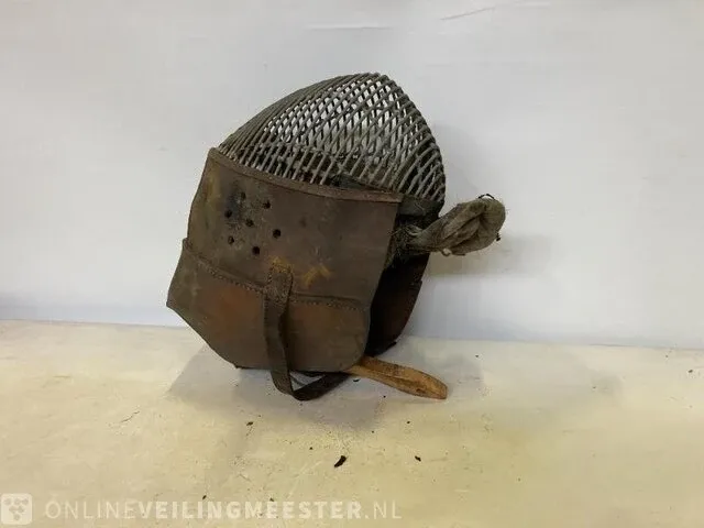 Helm t.b.v. schermen - afbeelding 1 van  3
