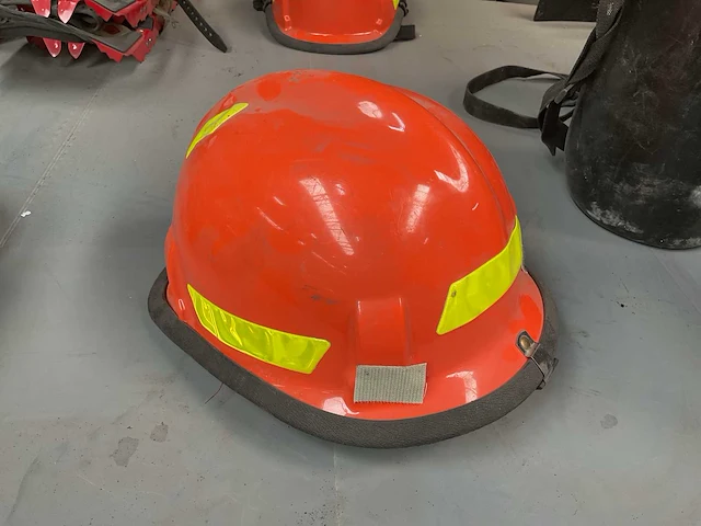 Helm - afbeelding 3 van  5
