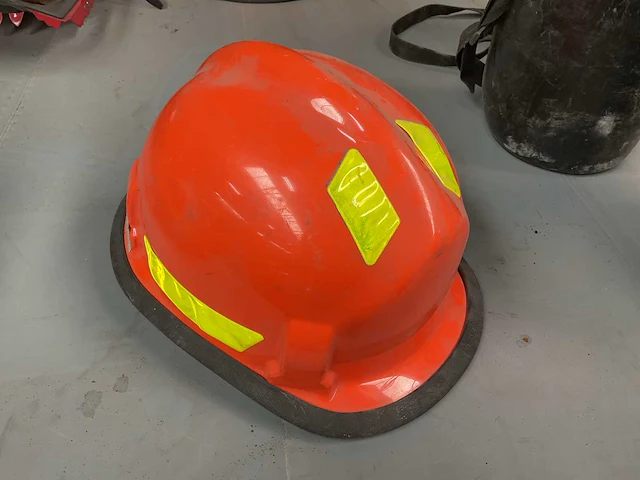 Helm - afbeelding 1 van  5