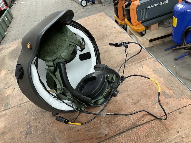 Helm - afbeelding 6 van  6