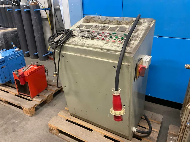 Hennecke hk 5,5 pu hoge druk schuim installatie - afbeelding 7 van  9