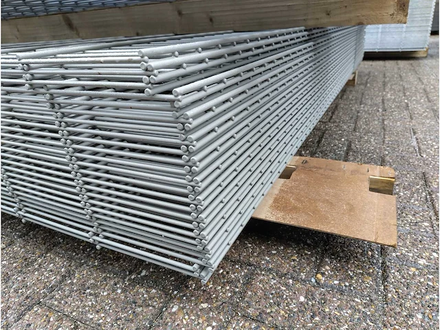 Heras - dubbelstaafs hekwerk 8/6/8 (24x) 1,83m licht grijs - afbeelding 1 van  6