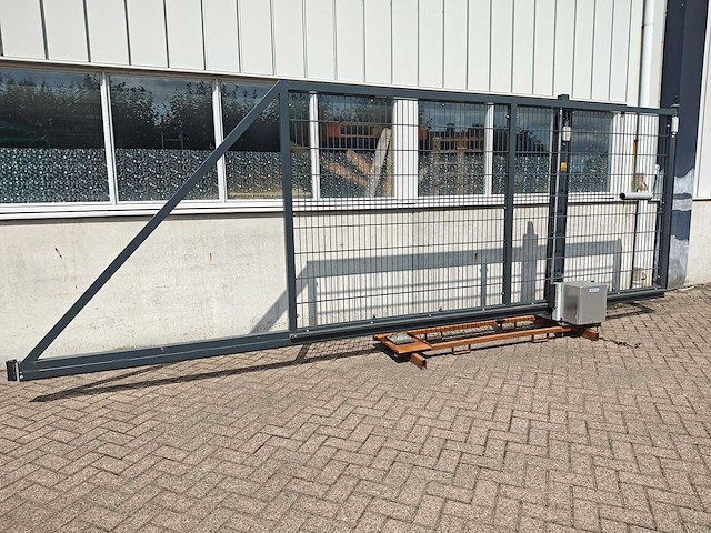 Heras - schuifpoort elektrisch - 4 meter - afbeelding 1 van  13
