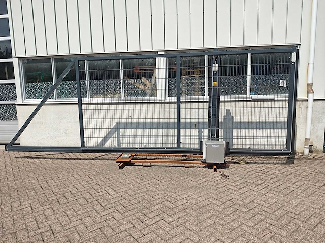 Heras - schuifpoort elektrisch - 4 meter - afbeelding 2 van  13