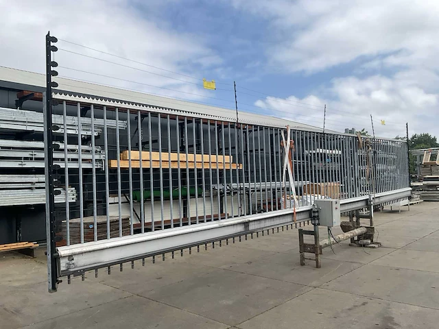 Heras automatische schuifpoort (11,70 mtr) - afbeelding 1 van  27