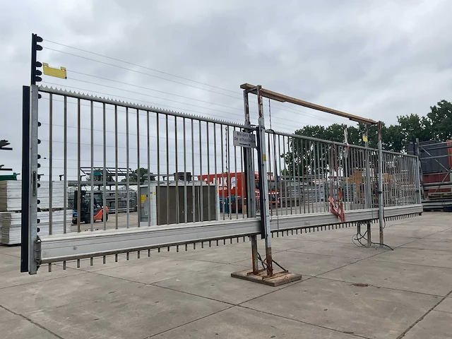 Heras automatische schuifpoort (11,74 mtr) - afbeelding 1 van  23