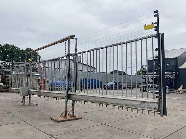 Heras automatische schuifpoort (11,74 mtr) - afbeelding 17 van  23