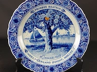 Herdenkingsschotel, de porceleyne fles, 1, geboorte prinses beatrix, 938 - afbeelding 1 van  5