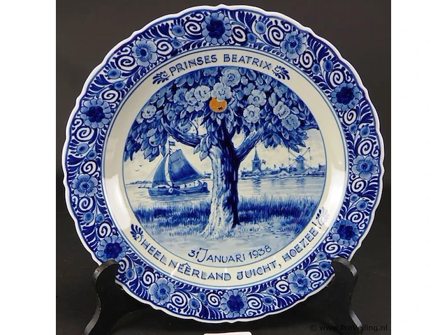 Herdenkingsschotel, de porceleyne fles, 1, geboorte prinses beatrix, 938 - afbeelding 2 van  5