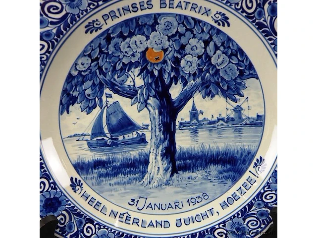 Herdenkingsschotel, de porceleyne fles, 1, geboorte prinses beatrix, 938 - afbeelding 3 van  5