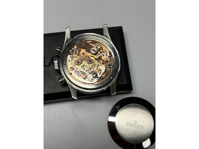 Heren chronograaf polshorloge breitling, navytimer, zwarte wijzerplaat, bouwjaar 60 er jaren - afbeelding 6 van  16