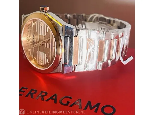 Heren horloge - ferragamo vega met 16 diamanten van €1500,00 - afbeelding 2 van  10