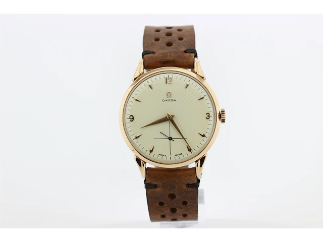 Heren polshorloge omega, vintage model, creme wijzerplaat, bouwjaar 40 er jaren - afbeelding 1 van  8