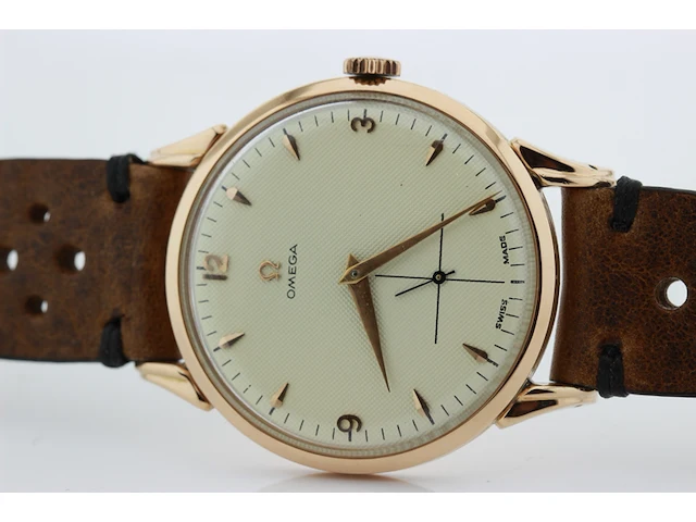 Heren polshorloge omega, vintage model, creme wijzerplaat, bouwjaar 40 er jaren - afbeelding 7 van  8