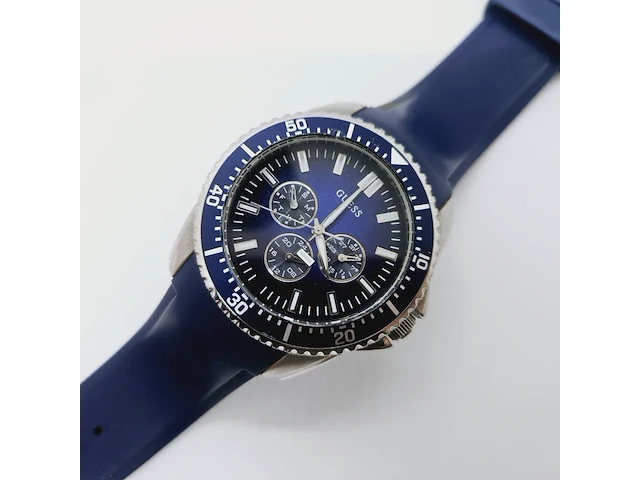 Herenhorloge - guess focus - quartz sporthorloge - afbeelding 2 van  7