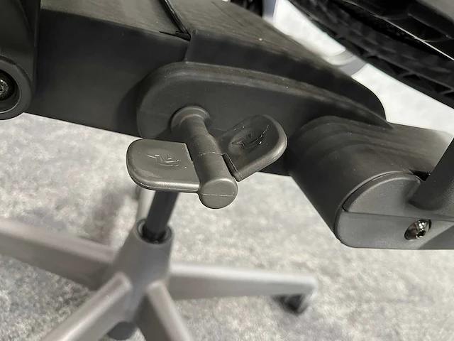 Herman miller celle - ergonomische bureaustoel - afbeelding 2 van  14