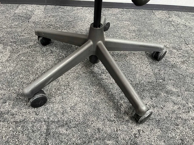 Herman miller celle - ergonomische bureaustoel - afbeelding 12 van  14