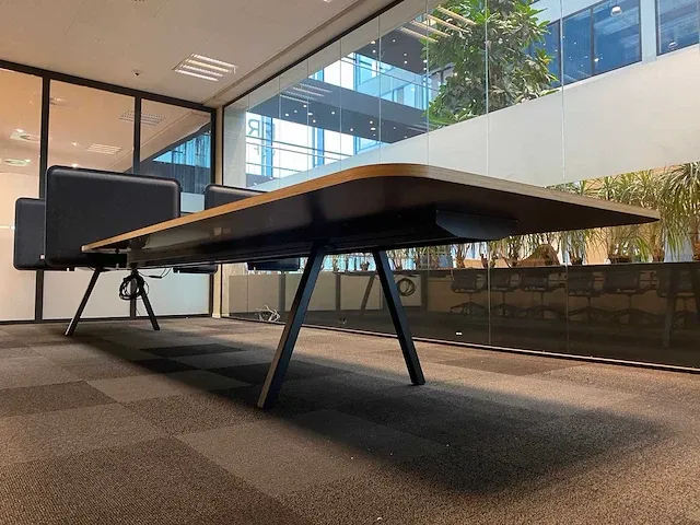 Herman miller/ de vorm - 8 persoons design workbench met verlichting - afbeelding 37 van  51