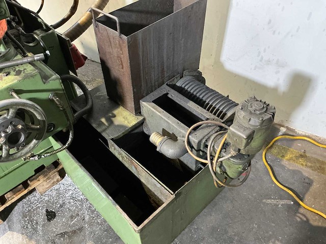Herminghausen - centreless grinding machine - 1986 - afbeelding 2 van  12