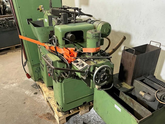 Herminghausen - centreless grinding machine - 1986 - afbeelding 6 van  12