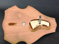 Hertengewei op houten schild - afbeelding 5 van  5