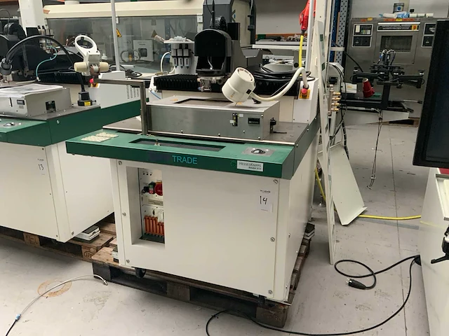 Hesse & knipps bondjet 810 wedge bonder - afbeelding 1 van  11
