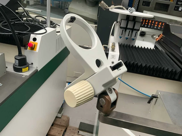 Hesse & knipps bondjet 810 wedge bonder - afbeelding 7 van  11