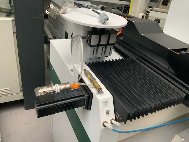 Hesse & knipps bondjet 810 wedge bonder - afbeelding 9 van  11