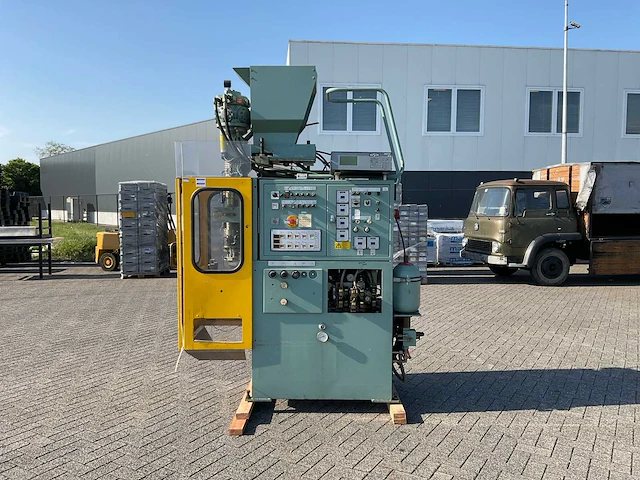 Hesta spuit gietmachine - afbeelding 12 van  29