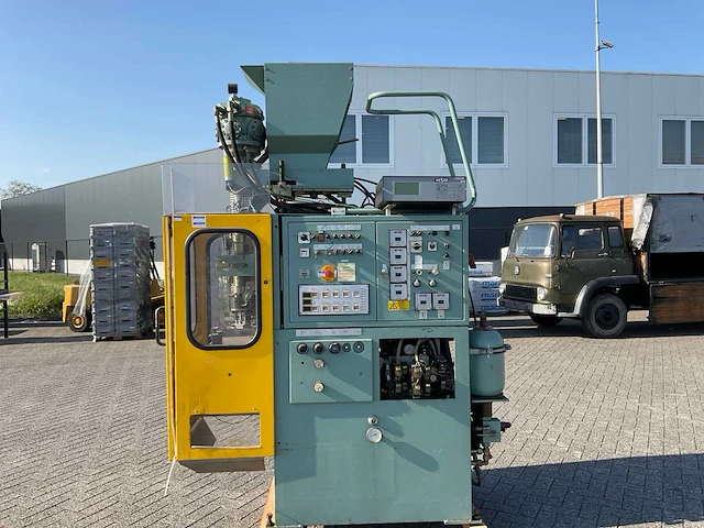 Hesta spuit gietmachine - afbeelding 26 van  29