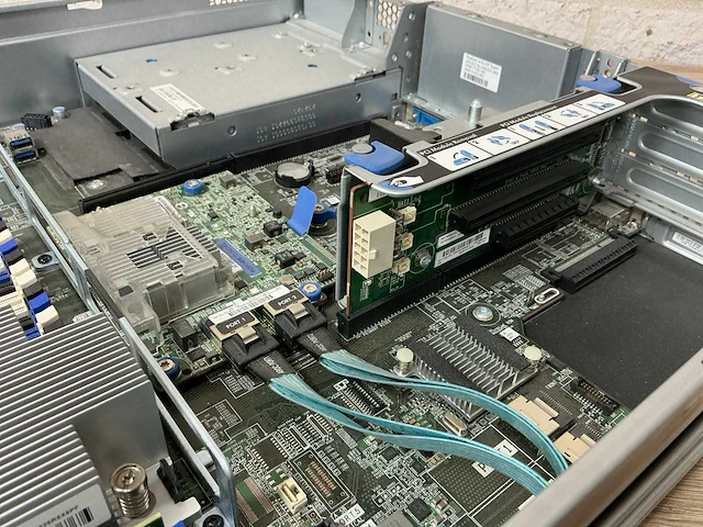 Hewlett packard enterprise (hpe) proliant dl380 gen 9 server - afbeelding 4 van  5