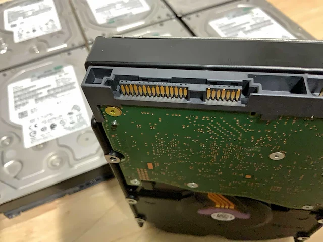 Hewlett packard hpe hdd 3,5” 4tb sas (10x) - afbeelding 2 van  3