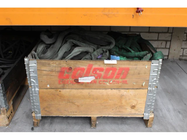 Hijsbanden in diverse maten en uitvoeringen in kunststof box. - afbeelding 1 van  2