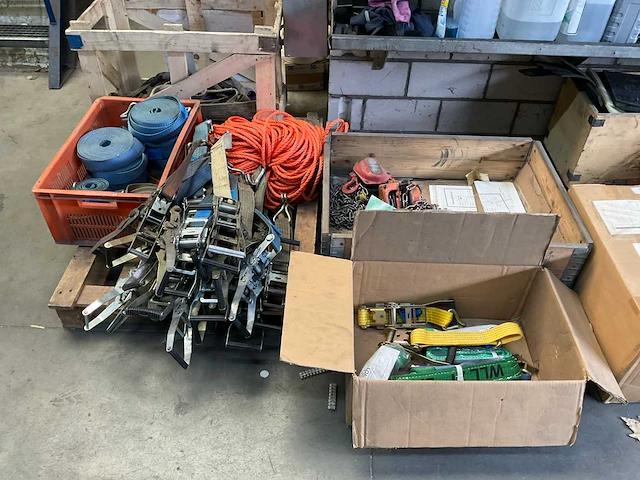 Hijsmateriaal en spanbanden - afbeelding 1 van  8